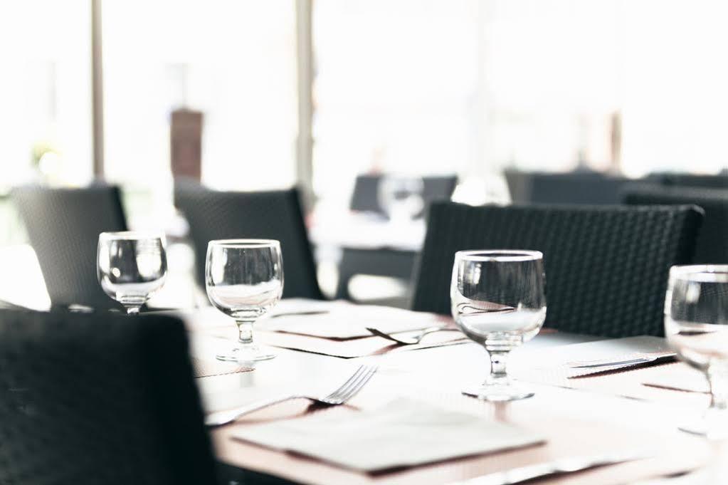 Hotel Brasserie Le Lion D'Or メクシミュー エクステリア 写真