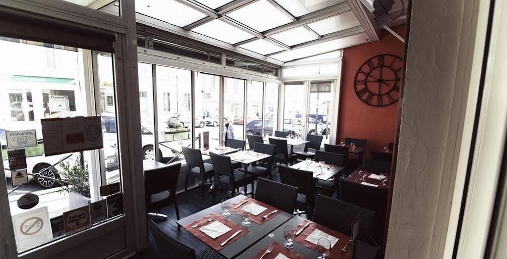 Hotel Brasserie Le Lion D'Or メクシミュー エクステリア 写真